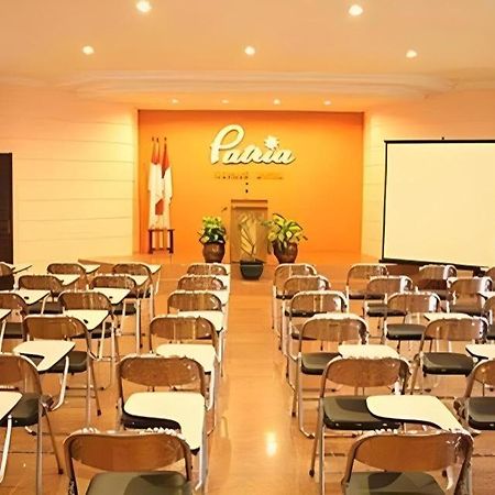 Patria Garden Hotel Blitar Екстериор снимка