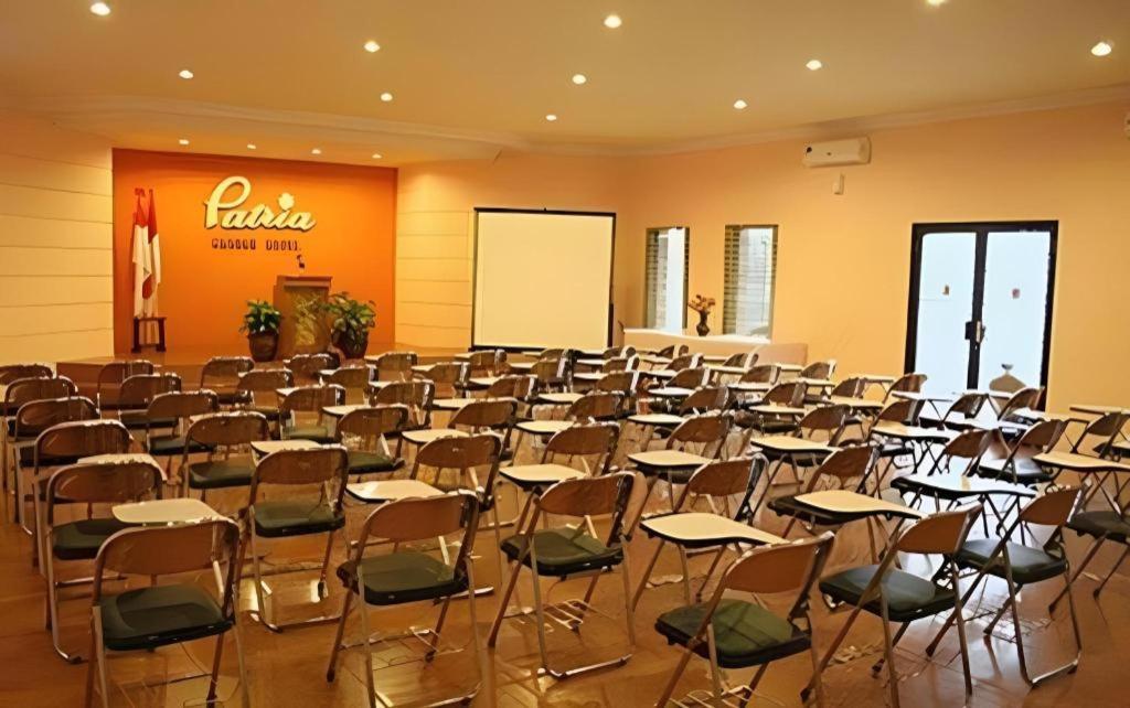 Patria Garden Hotel Blitar Екстериор снимка