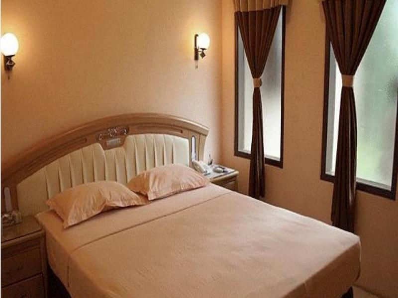 Patria Garden Hotel Blitar Екстериор снимка