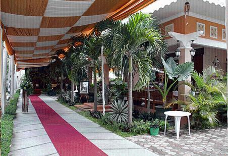 Patria Garden Hotel Blitar Екстериор снимка