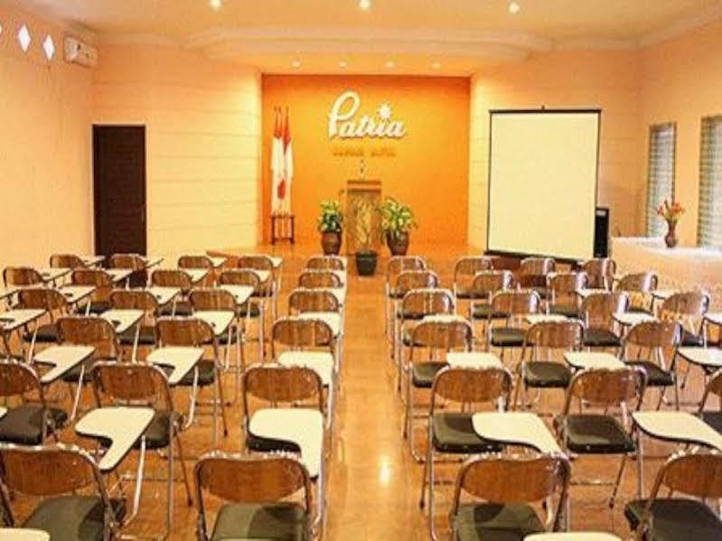 Patria Garden Hotel Blitar Екстериор снимка